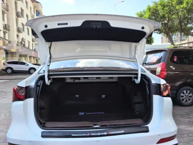Roewe i5 — Фото автомобиля 18
