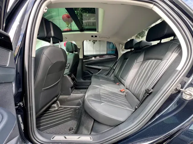 Volkswagen Passat — Фото автомобиля 17