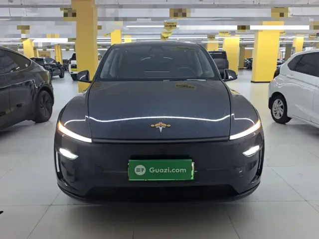 Tesla Model Y — Фото автомобиля 2