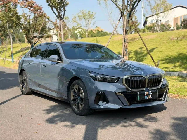 BMW i5 — Фото автомобиля 3
