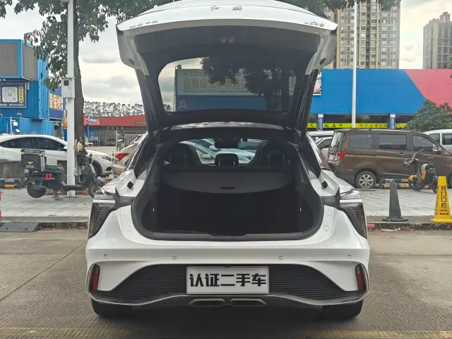 Hongqi H6 — Фото автомобиля 16