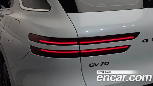 Genesis GV70 — Фото автомобиля 8