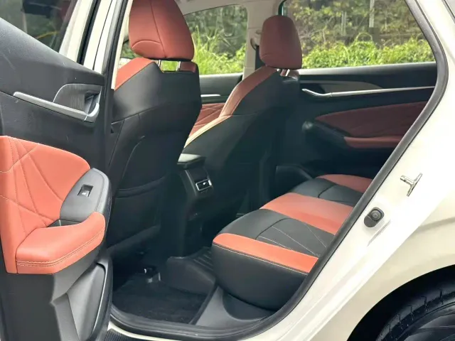 Changan Eado — Фото автомобиля 6