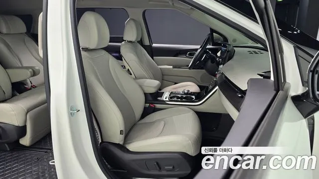 Kia Carnival Generation 4 — Фото автомобиля 14