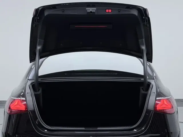 Mercedes-Benz E-Class — Фото автомобиля 18