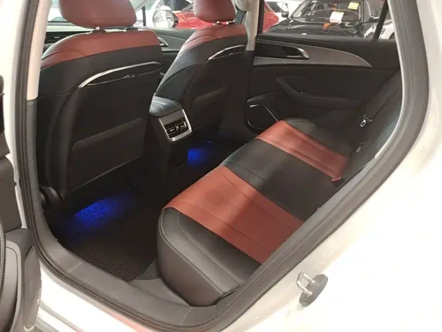 Hongqi H5 — Фото автомобиля 12
