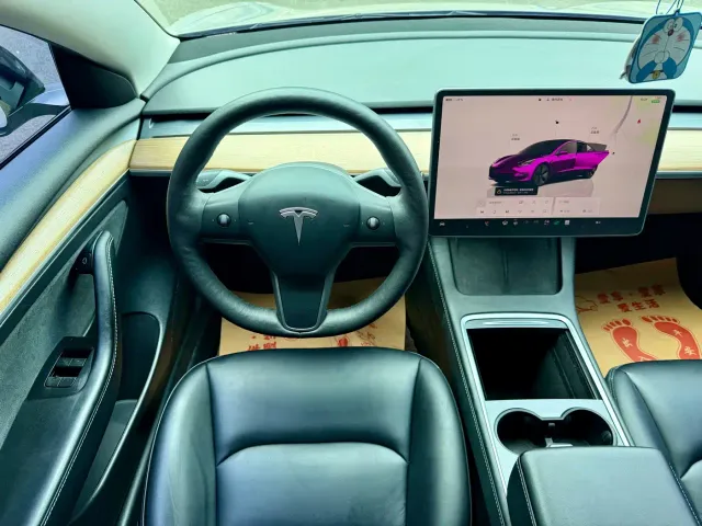 Tesla Model 3 — Фото автомобиля 12
