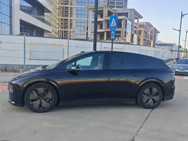 Li Auto i6 — Фото автомобиля 3