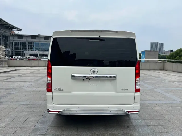 Toyota HIACE — Фото автомобиля 5