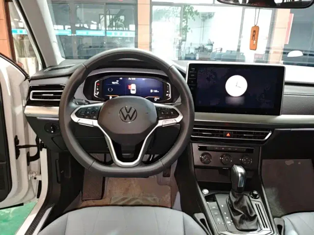 Volkswagen Lavida — Фото автомобиля 10