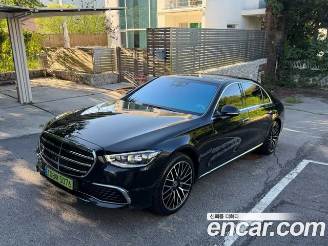 Фотография автомобиля — Mercedes-Benz S-Class