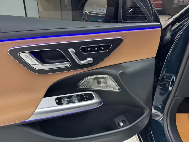 Mercedes-Benz E-Class — Фото автомобиля 12