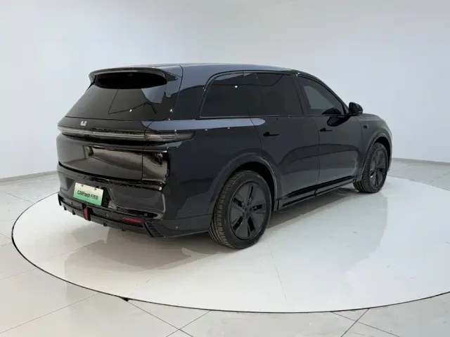 Li Auto L8 — Фото автомобиля 27