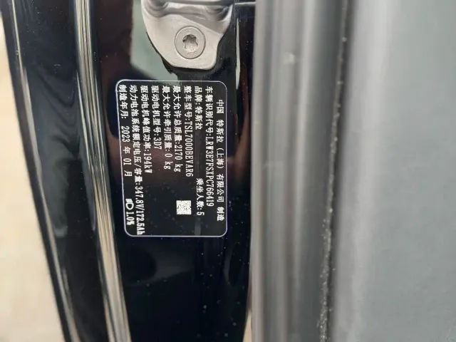 Tesla Model 3 — Фото автомобиля 7