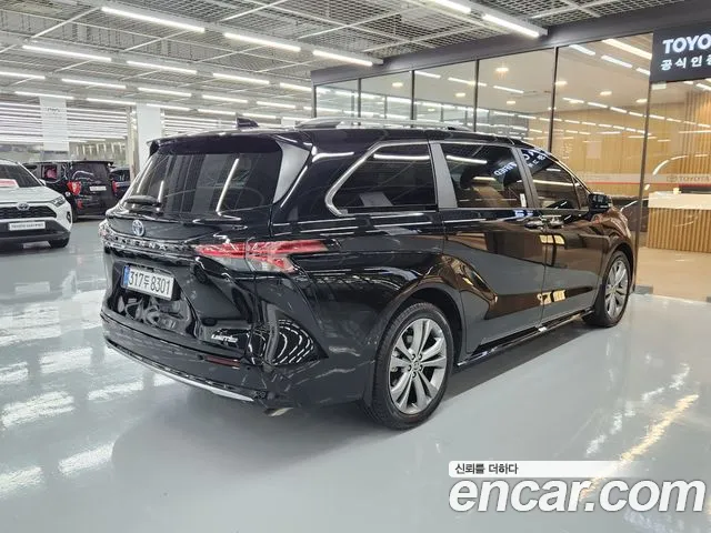 Toyota Sienna — Фото автомобиля 2