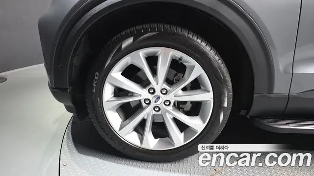 Ford Explorer Explorer 6 поколение 3.0 Platinum 4WD — Фото автомобиля 5