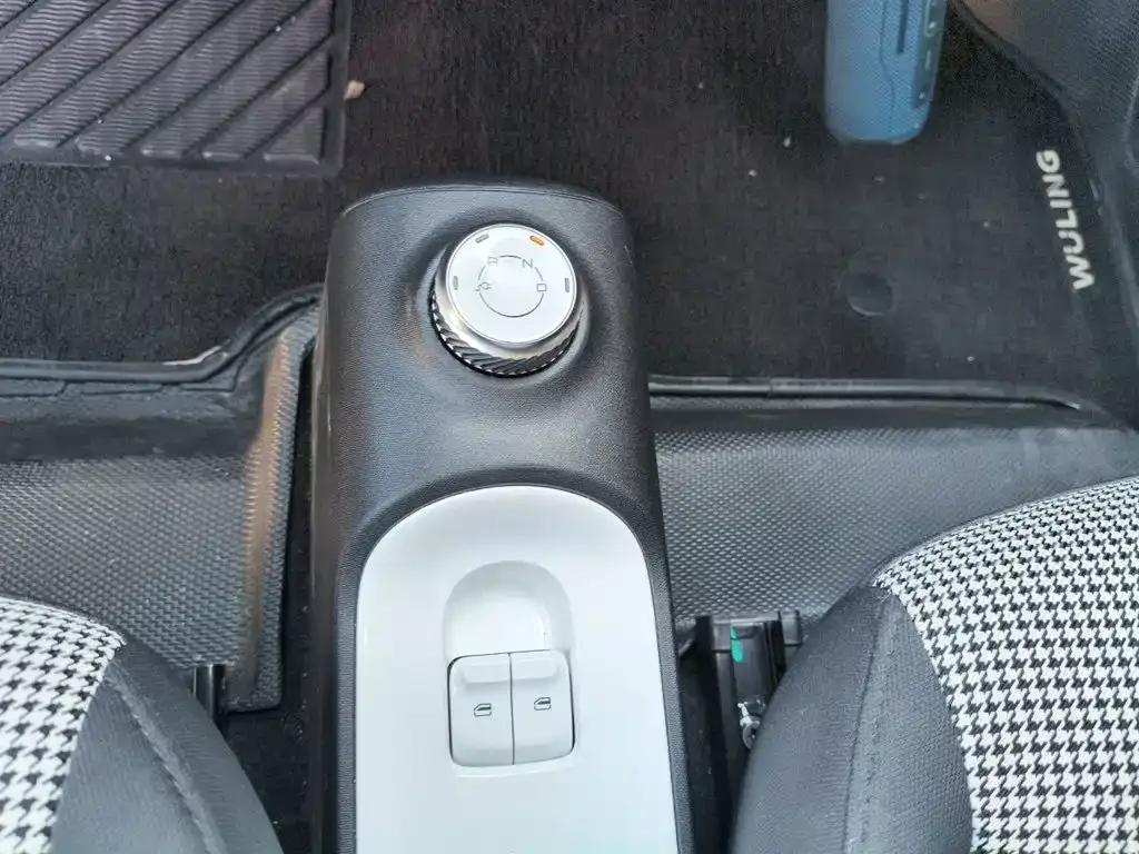 Wuling Motors Hongguang MINIEV 2024 3rd Gen 215km Advanced — Фото автомобиля 10