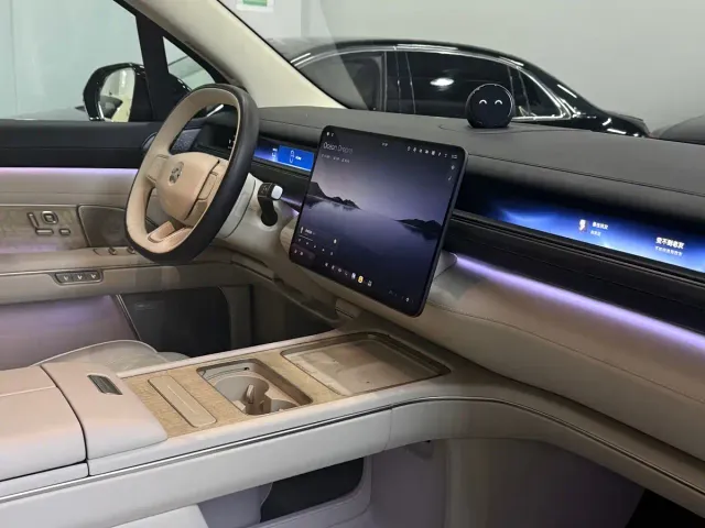 Nio ES8 — Фото автомобиля 7