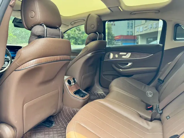 Mercedes-Benz E-Class — Фото автомобиля 6