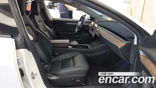 Tesla Model 3 — Фото автомобиля 26