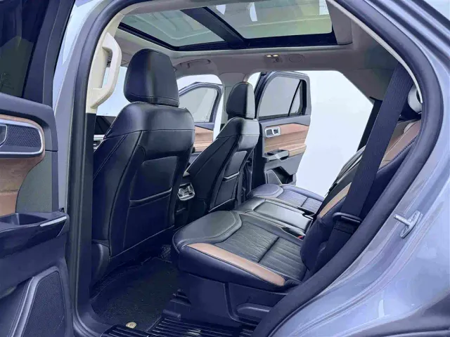 Ford Explorer 2023 EcoBoost 285 AWD Titanium Edition 7-Seater — Фото автомобиля 8
