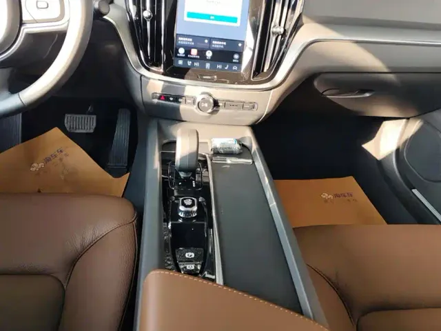 Volvo S60 — Фото автомобиля 16