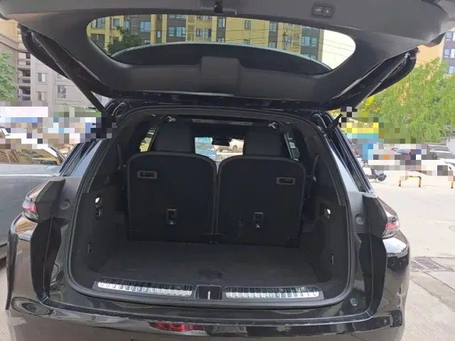Li Auto L8 — Фото автомобиля 8
