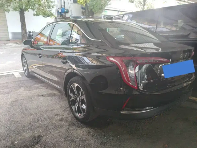 Hongqi E-QM5 — Фото автомобиля 8