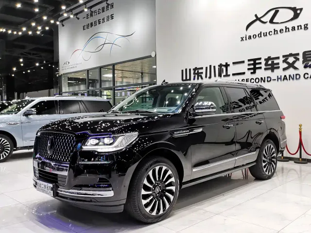 Lincoln Navigator — Фото автомобиля 3