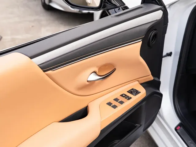 Lexus ES — Фото автомобиля 18