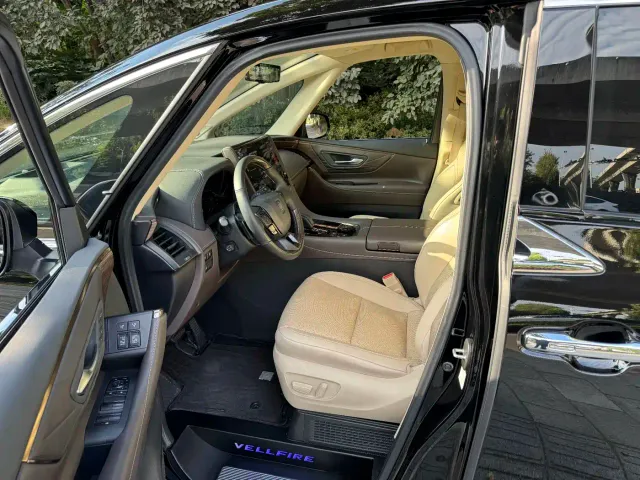 Toyota Vellfire — Фото автомобиля 8