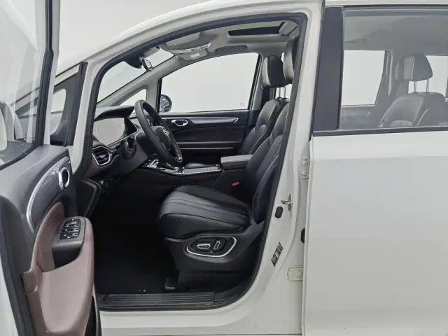 GAC Trumpchi M6 — Фото автомобиля 10