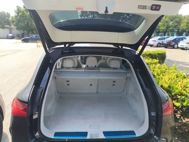 Mercedes-Benz EQE SUV — Фото автомобиля 18