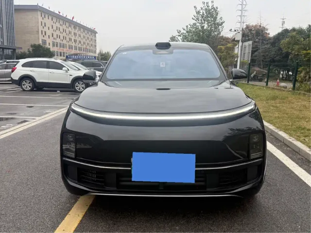 Li Auto L9 — Фото автомобиля 2