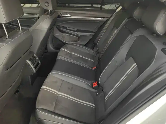 Volkswagen Golf 2021 280TSI DSG 30th Anniversary Edition — Фото автомобиля 11