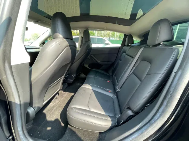 Tesla Model Y — Фото автомобиля 11