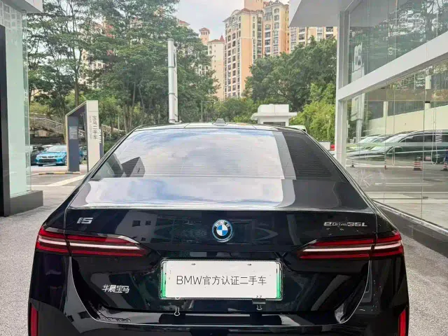 BMW i5 — Фото автомобиля 9