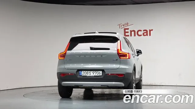 Вольво XC40 — Фото автомобиля 4