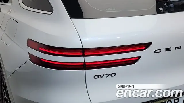 Genesis GV70 2.5T Бензин AWD — Фото автомобиля 17
