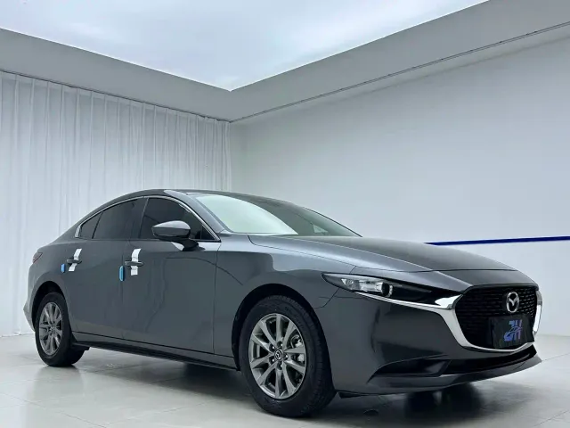 Mazda Axela — Фото автомобиля 3