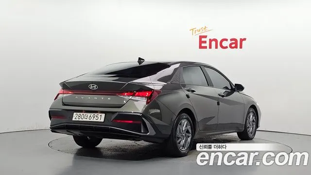 Hyundai Avante CN7 — Фото автомобиля 2