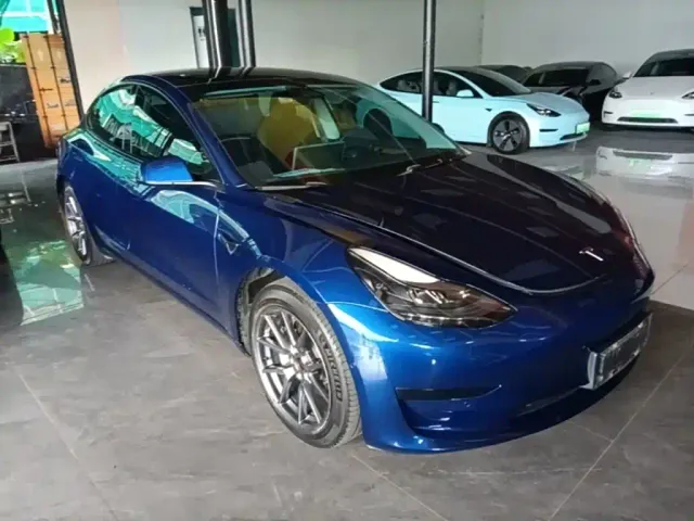 Tesla Model 3 — Фото автомобиля 3