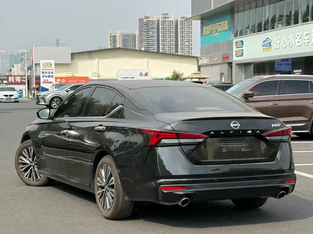 Nissan Teana — Фото автомобиля 10