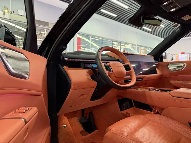 Lynk & Co 900 — Фото автомобиля 3