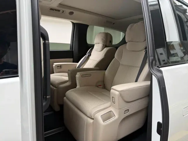 Li Auto MEGA — Фото автомобиля 12