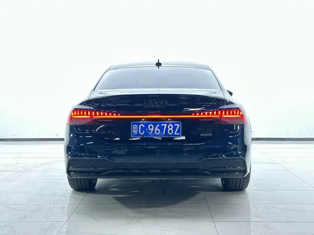 Audi A7L — Фото автомобиля 8
