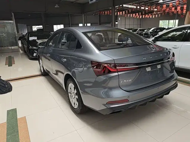 Roewe i5 — Фото автомобиля 4
