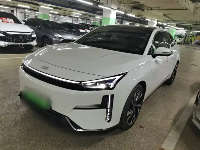 Фотография автомобиля — Geely Galaxy L6