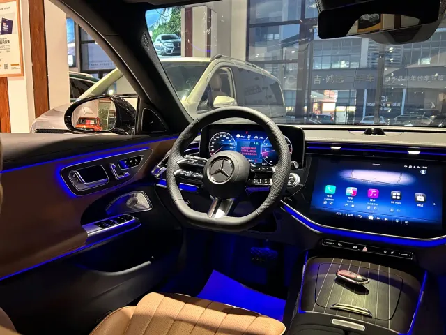 Mercedes-Benz E-Class — Фото автомобиля 22