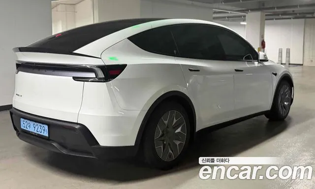 Tesla Model Y — Фото автомобиля 2